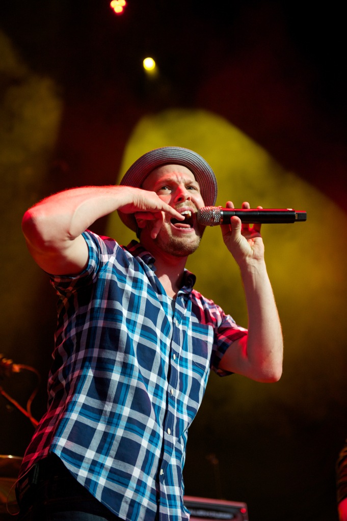 Gavin Degraw performs at White River Amphitheater in Auburn, WA. Photo by John Lill